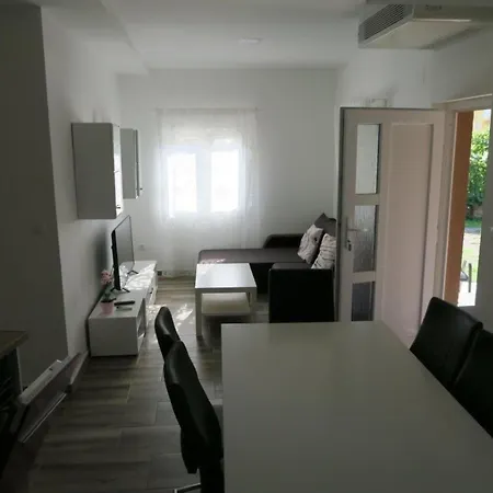 Apartamento Familienwohnung 1 By Interhome Baška