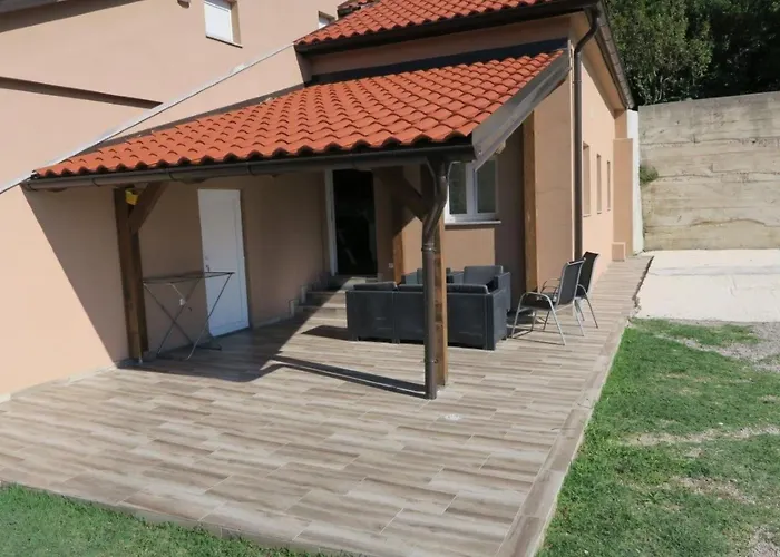 Familienwohnung 1 By Interhome