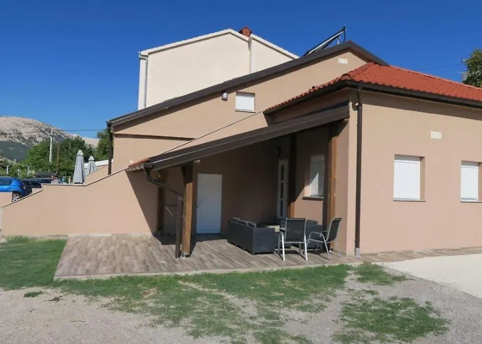 Familienwohnung 1 By Interhome *
