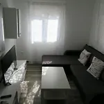 Familienwohnung 1 By Interhome